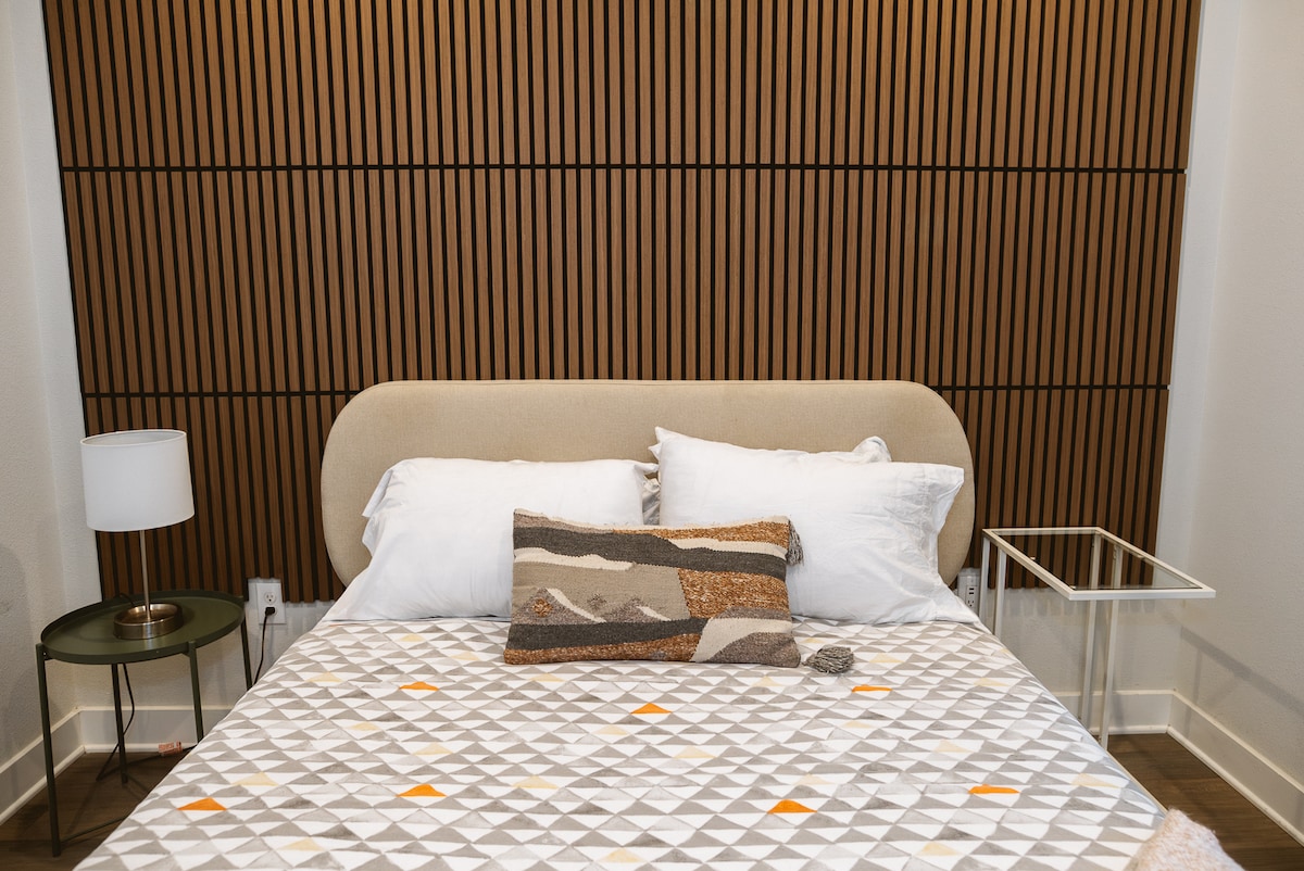 East Side Gem w/ pool – Walk to E 6th, Mins to DT