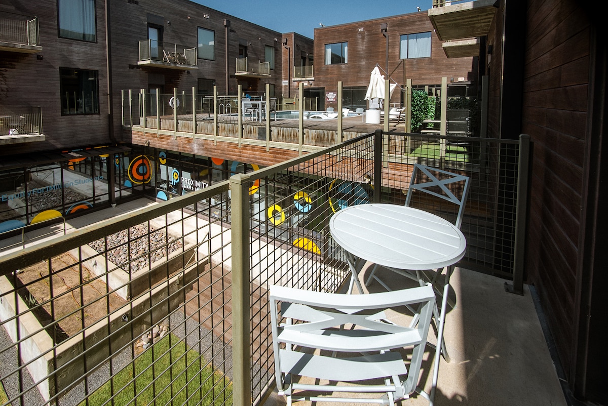 East Side Gem w/ pool – Walk to E 6th, Mins to DT