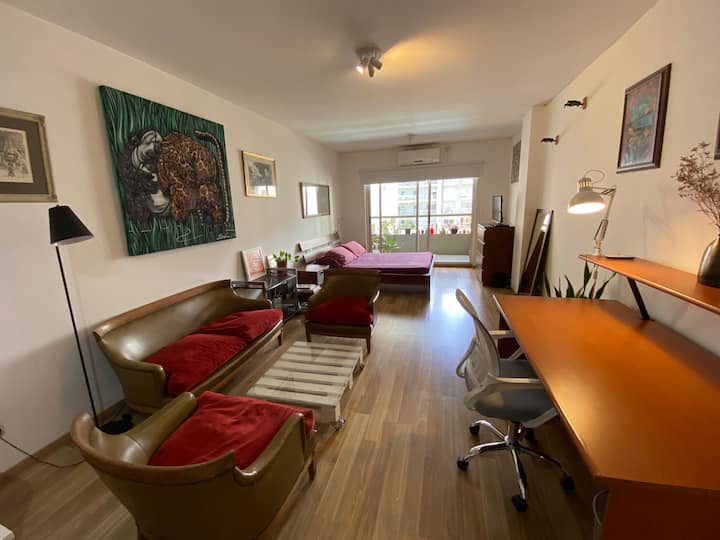 Apartamento loft reformado com 1 dormitório e varanda em Villa Crespo