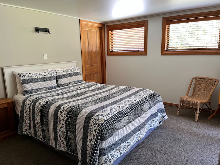 Bračni krevet (širok 150 - 179 cm) sa spo