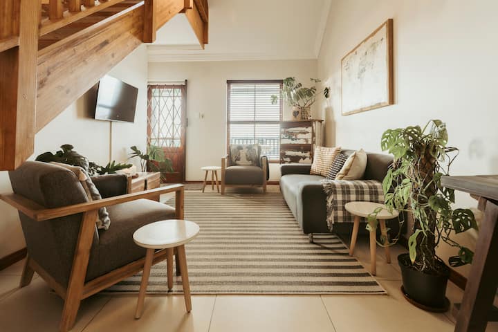 Trendy Gem With Sea & Mountain Views. - South Africa