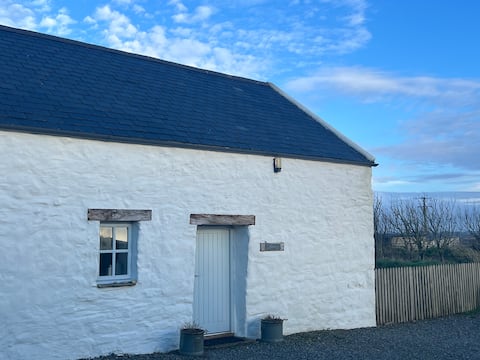 Top Airbnb: Glowty, a beautiful barn with stunning views in St. David's And The Cathedral Close
