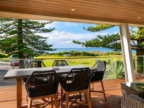 Steps to Werri Beach, Ocean Views & Sleeps 15