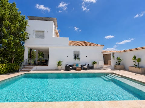 Luxury Villa | Golf I Pool & Nature | Seville