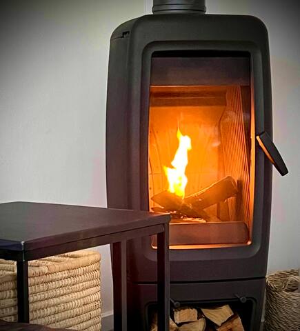 Fenced estate/Heated indoor pool/No road in front gallery image 3