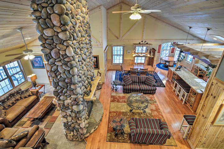 2 Mi to Schuss Mtn! Northern Retreat w/ Game Room