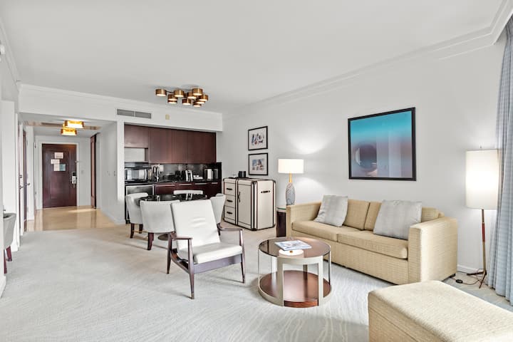 Sorrento Fontainebleau Two Queen Beds + Free Valet - South Beach, FL