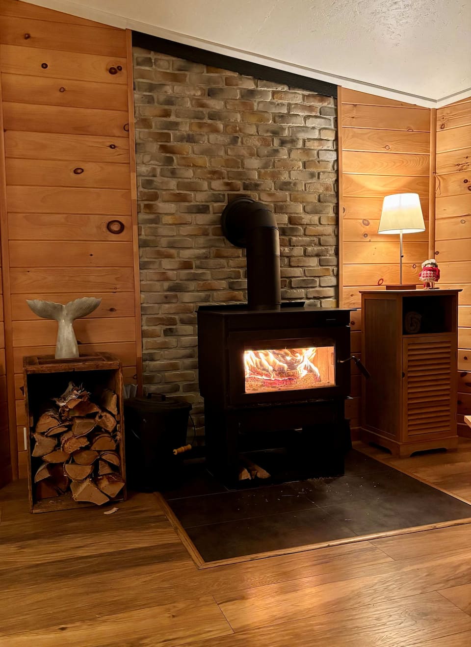 Le P'tit Bijou, a chalet on the St. Lawrence, Saint-Siméon, Quebec, Canada, photo 10 of 10