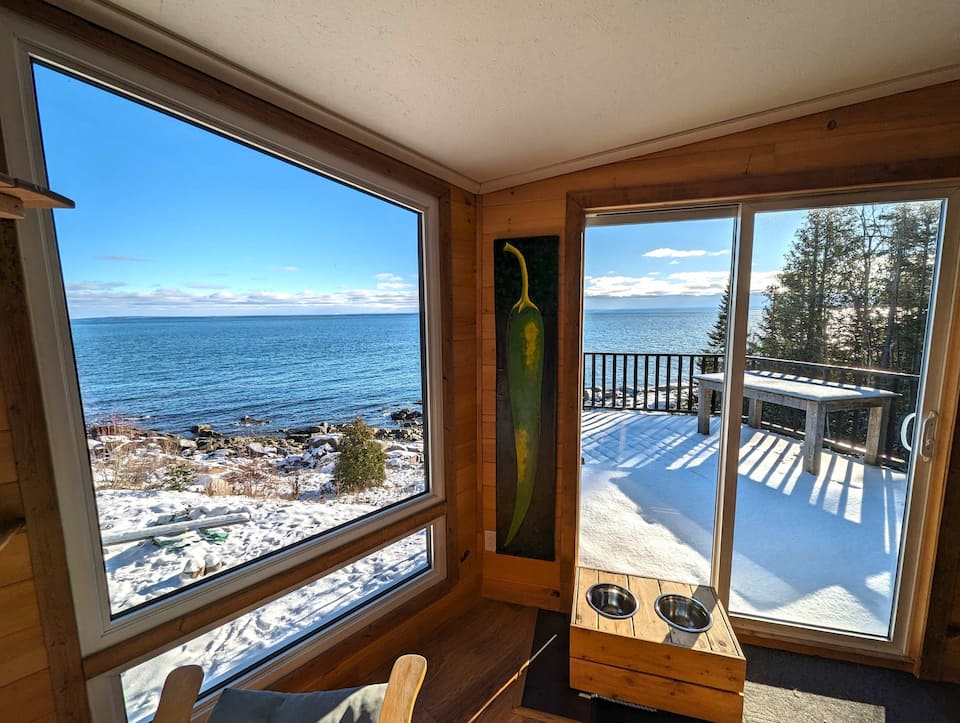 Le P'tit Bijou, a chalet on the St. Lawrence, Saint-Siméon, Quebec, Canada, photo 5 of 10