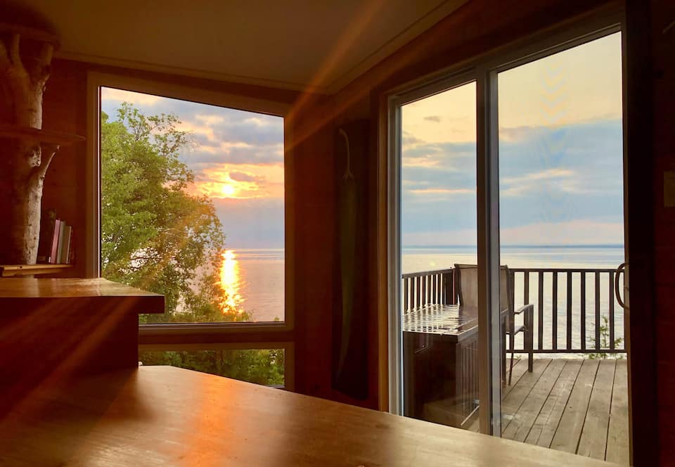 Le P'tit Bijou, a chalet on the St. Lawrence, Saint-Siméon, Quebec, Canada, photo 7 of 10