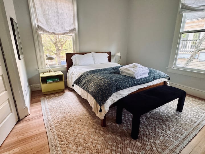 Private Bedroom & En Suite Bathroom Near Downtown. - Raleigh, NC