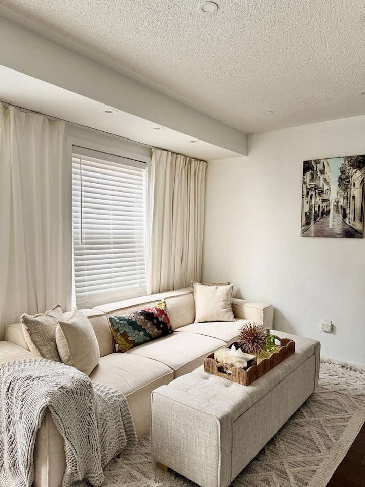 Two-floor Townhouse With Private Rooftop - Toronto