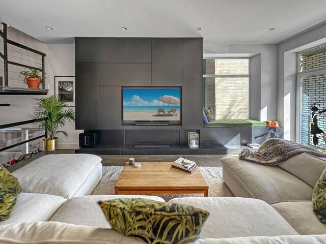 Modern Luxe Designer Enclave•Heart of Wicker Park