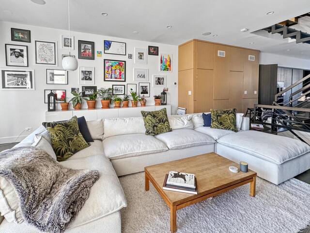 Modern Luxe Designer Enclave•Heart of Wicker Park gallery image 4