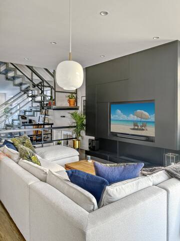 Modern Luxe Designer Enclave•Heart of Wicker Park gallery image 2