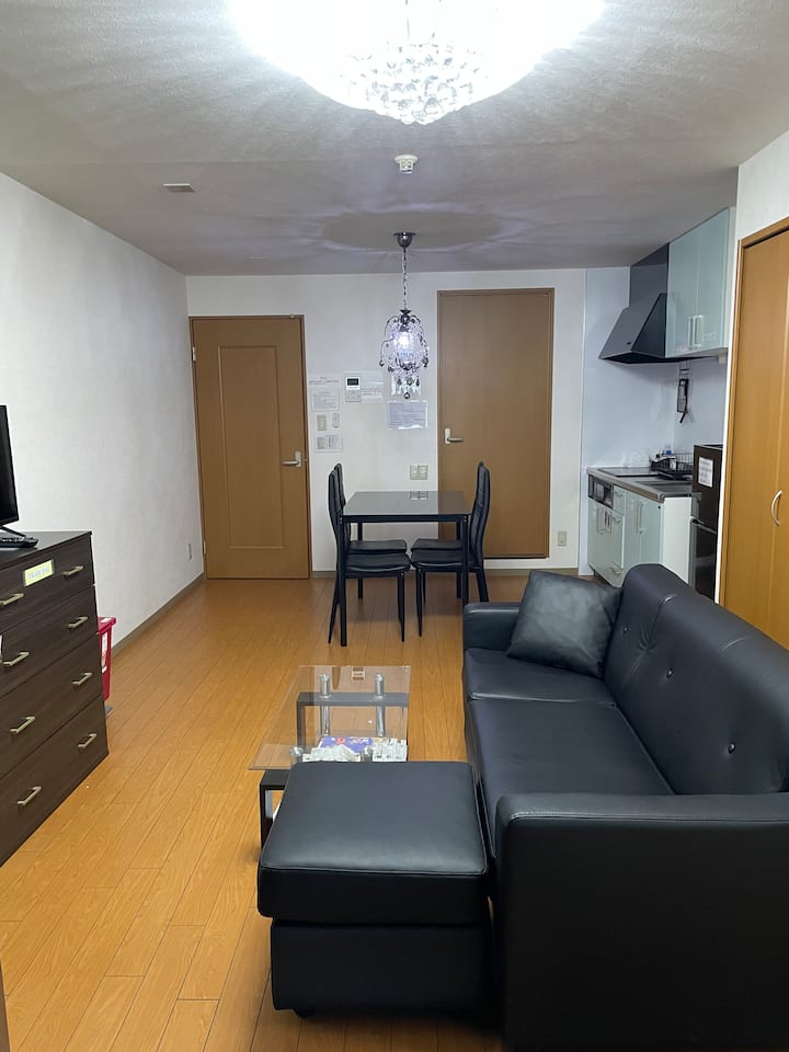 Kuhinja 
i stol za objedovanje
Kauč na razvlačenje 
