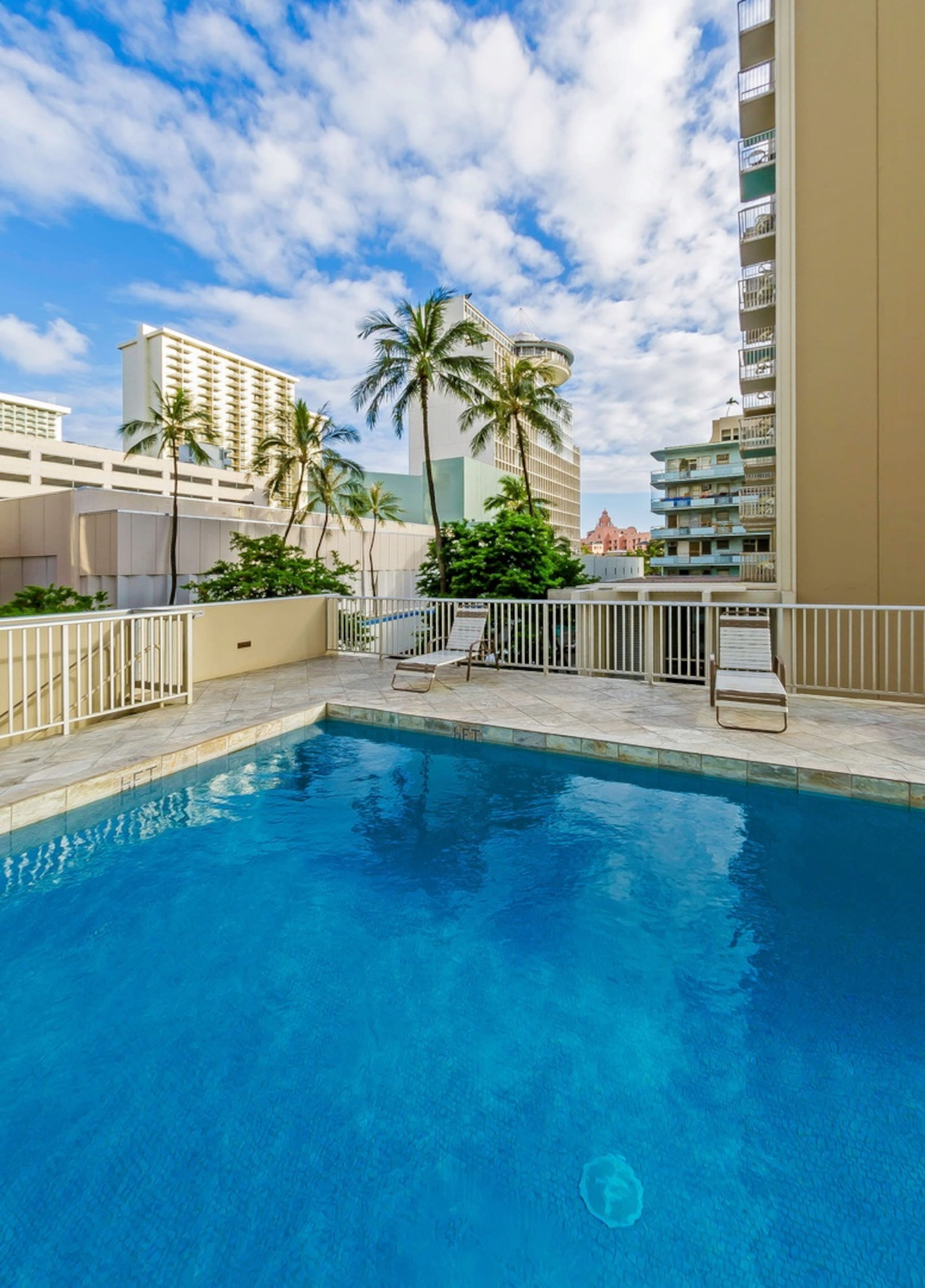 Condo in Honolulu · ★4.83 · 1 bedroom · 2 beds · 1 bath - Image 7