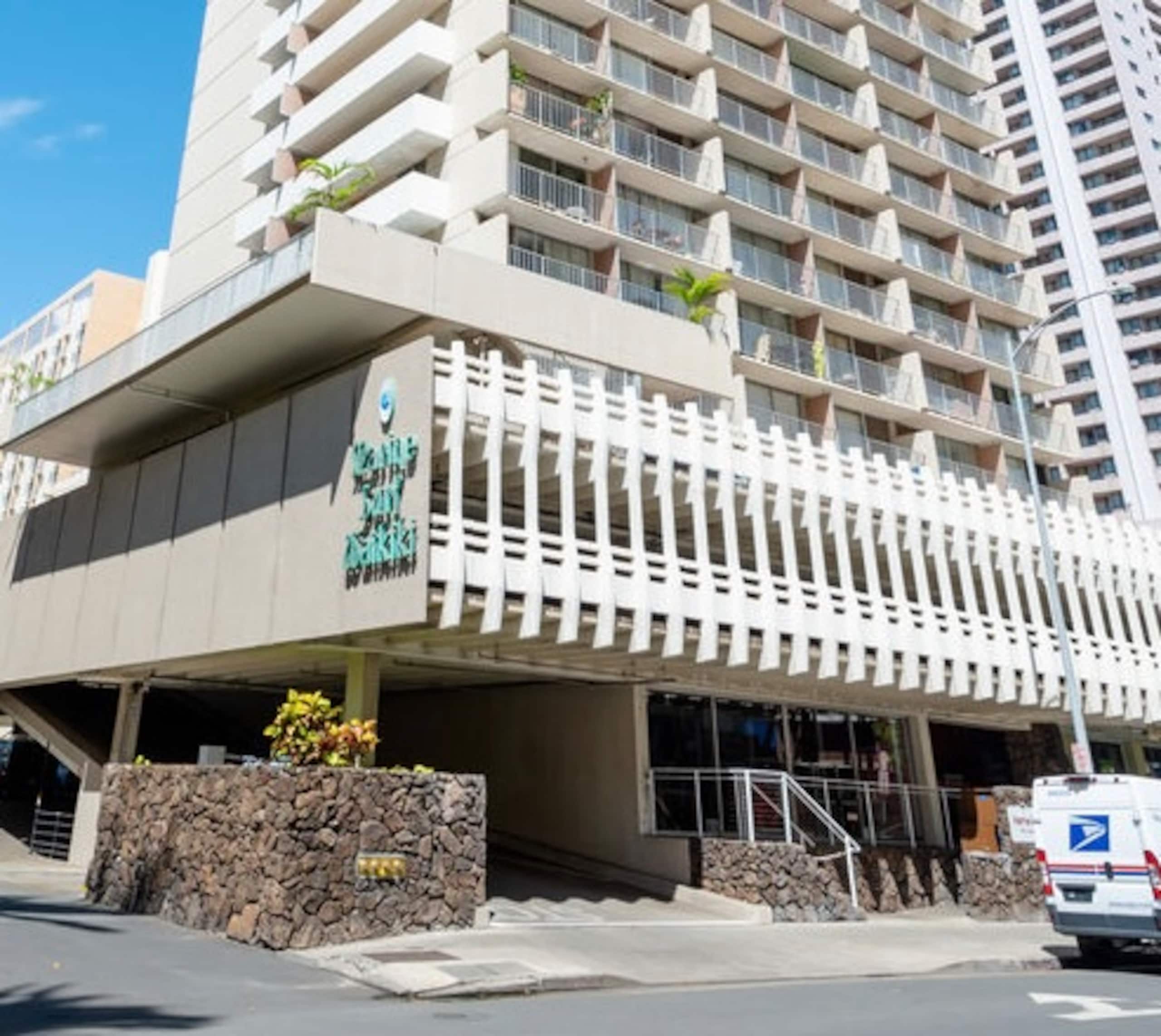 Condo in Honolulu · ★4.83 · 1 bedroom · 2 beds · 1 bath - Image 3