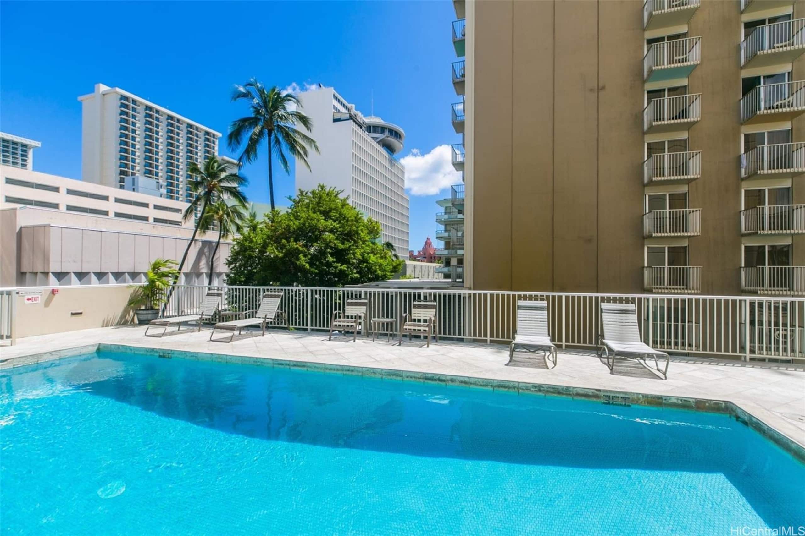 Condo in Honolulu · ★4.83 · 1 bedroom · 2 beds · 1 bath - Image 6