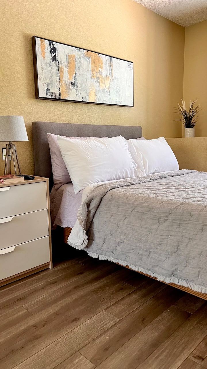 全尺寸床，配备12英寸记忆泡沫凝胶床垫 