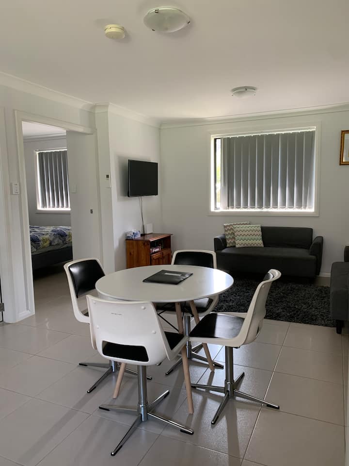 Holiday Guest House - Castle Hill