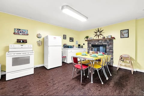 1950s Fishing Cabin, dock &Hot Tub!