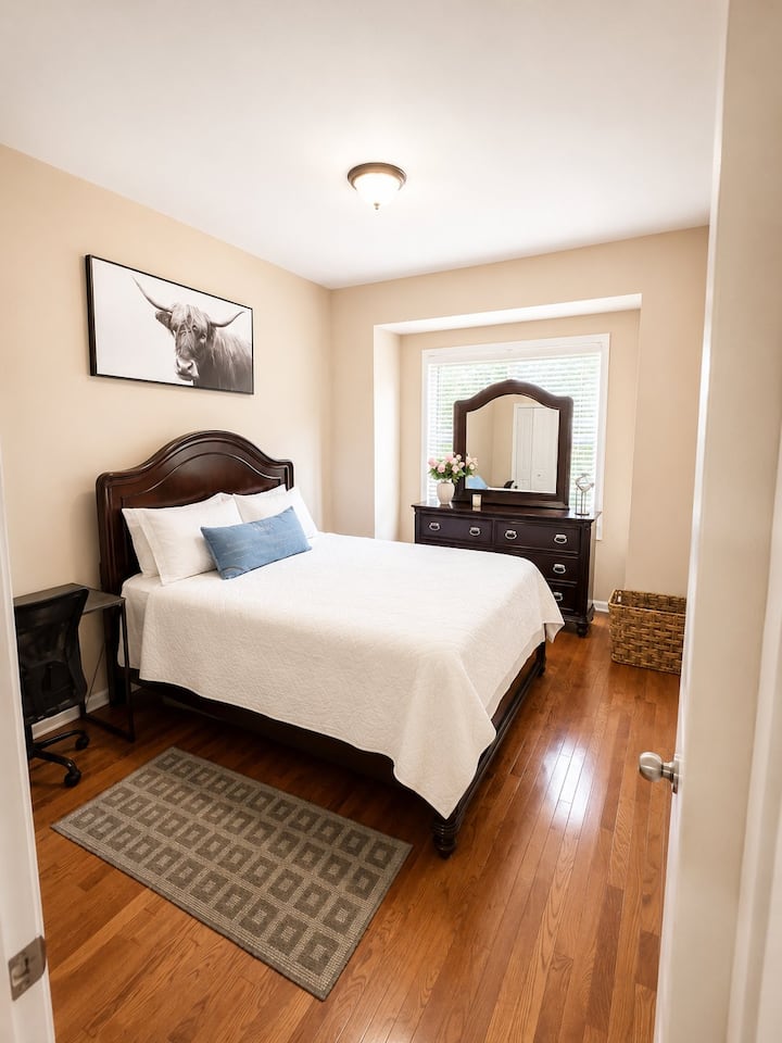Heaven On Earth | Large Room With Private Bathroom - Raleigh, NC
