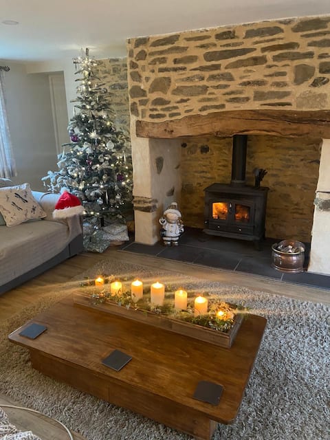 Chez Broche - 4* Gite with Private Lake & Pool