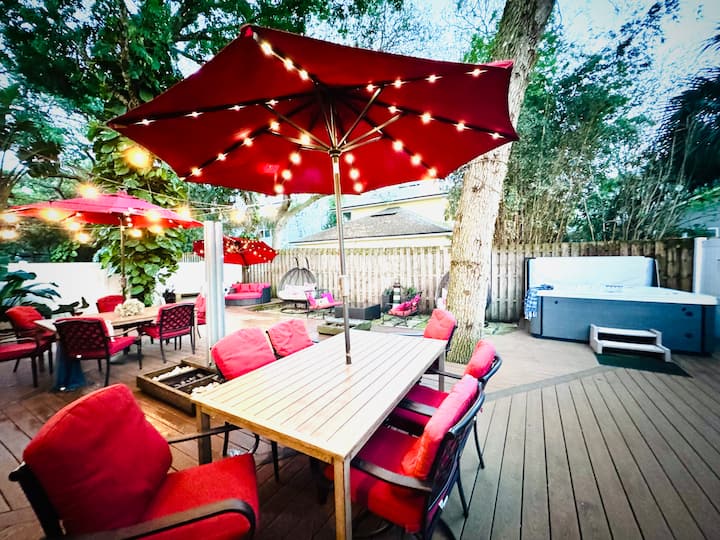 Florida Backyard Oasis, Beach, Grill, Giant Hottub - St. Augustine Beach, FL
