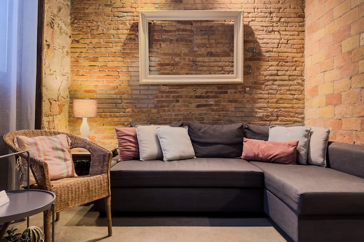 Delve Into Barcelona From Artsy Duplex - Barcelona