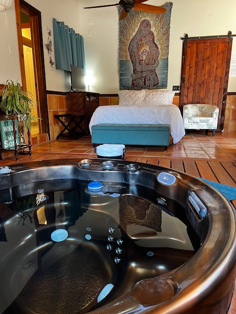 Mountain Mesa Jacuzzi Room