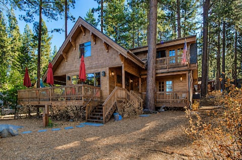 Hot Tub | Pool Table | Deck | Walk to Lake