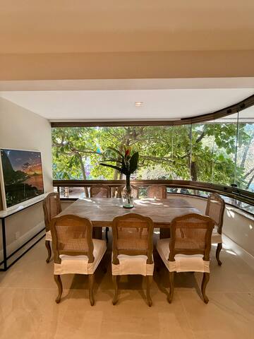 Beach Block Penthouse | Ocean View & Walk to bars gallery image 5