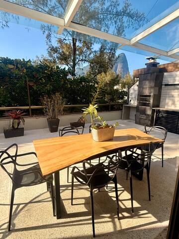 Beach Block Penthouse | Ocean View & Walk to bars gallery image 4