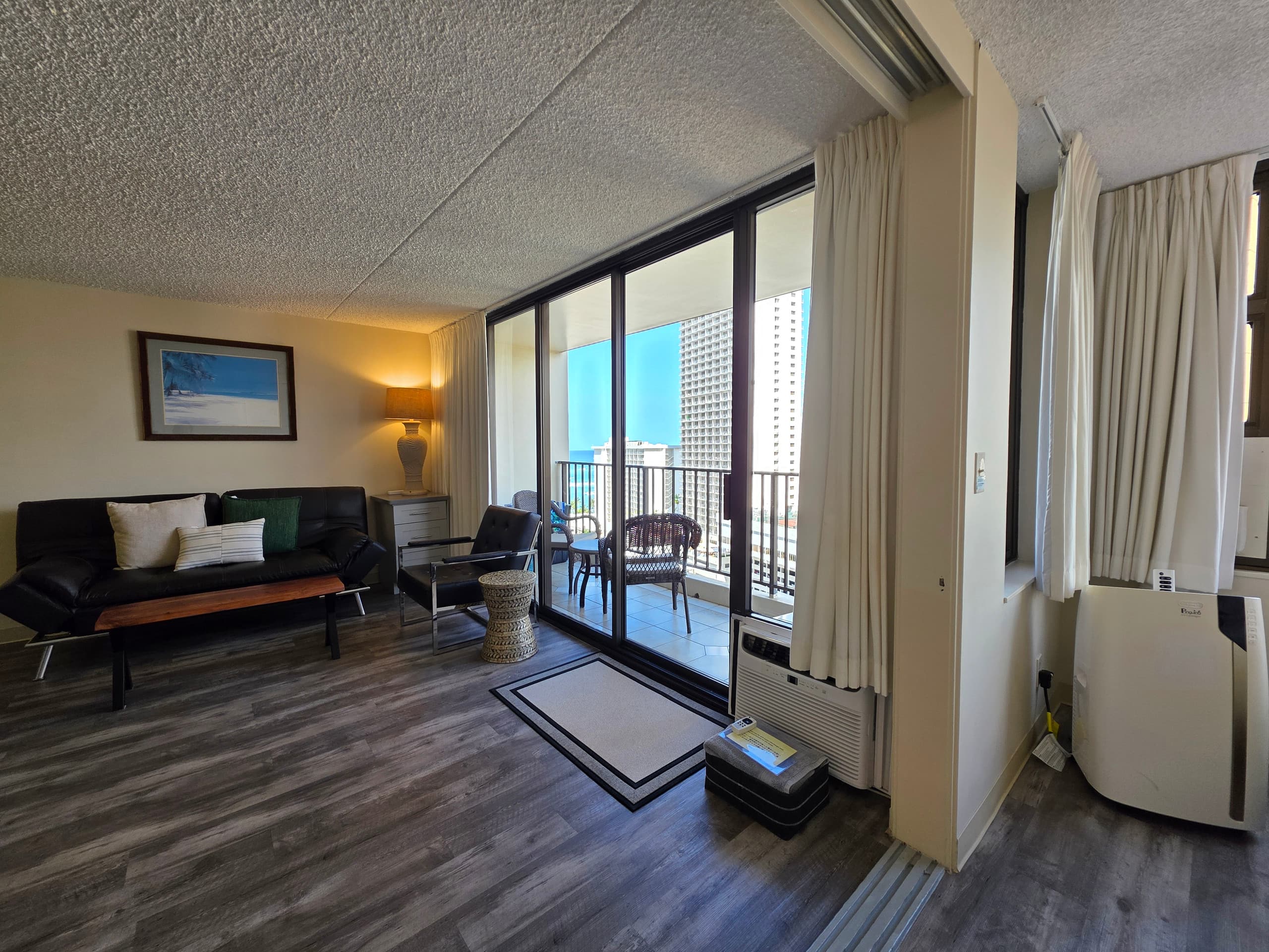 Condo in Honolulu · ★4.99 · 1 bedroom · 3 beds · 1 private bath - Image 3