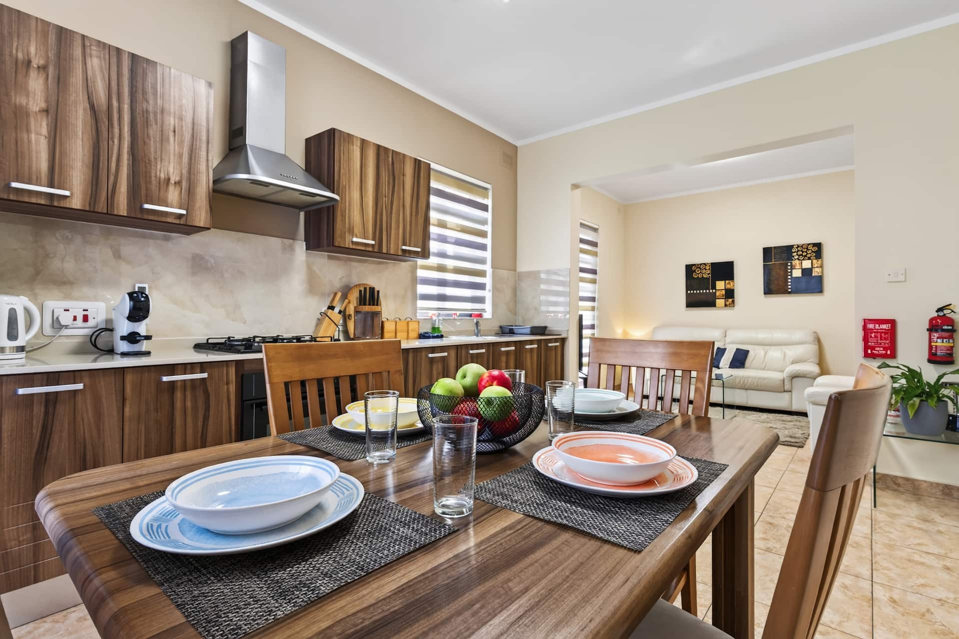 May Flower: Modern Flat close to Airport/Bus Stops