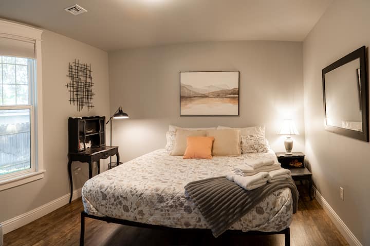 Dormitorio con cama tamaño king - Planta principal