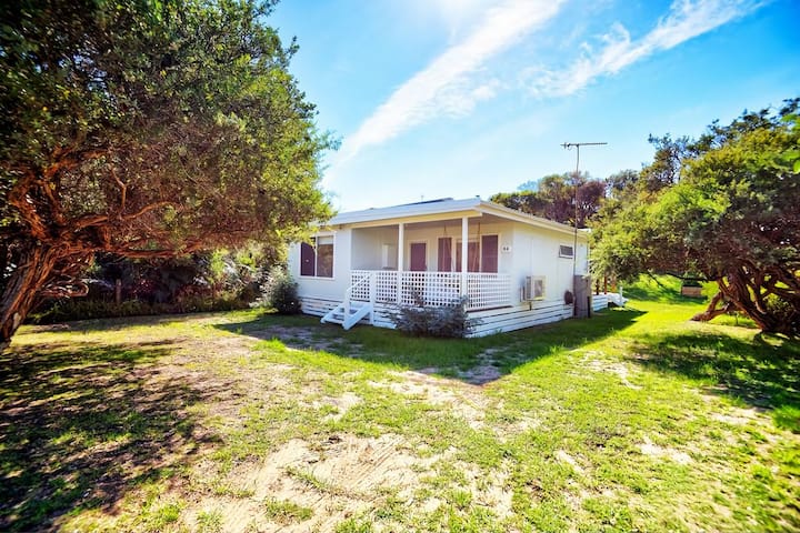 Inlet View Cottage - Cute Beach Cottage - Venus Bay