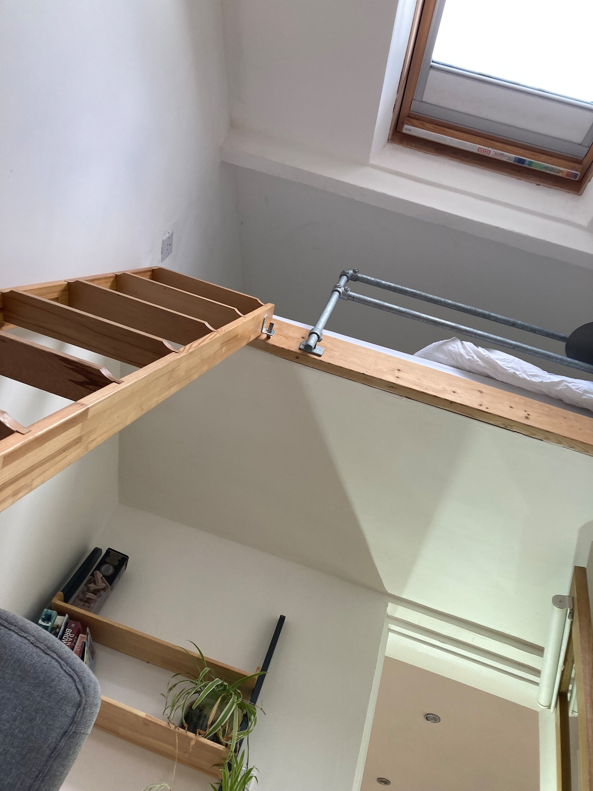 Self-contained, private entrance, near city centre