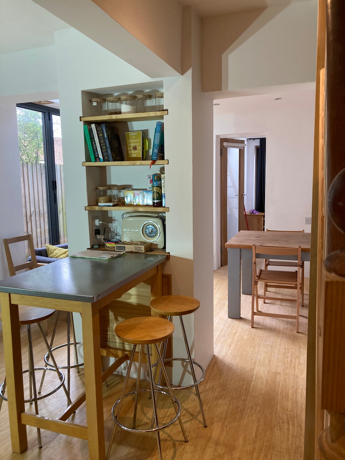 Self-contained, private entrance, near city centre