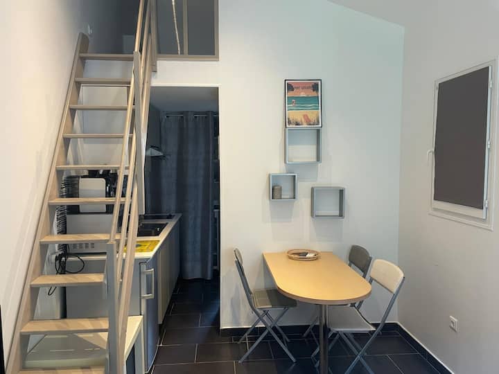 Air-conditioned studio, terrace, 500 m from beach