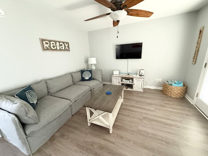 Harlow Hideaway - Steps To The Beach - Carolina Beach, NC