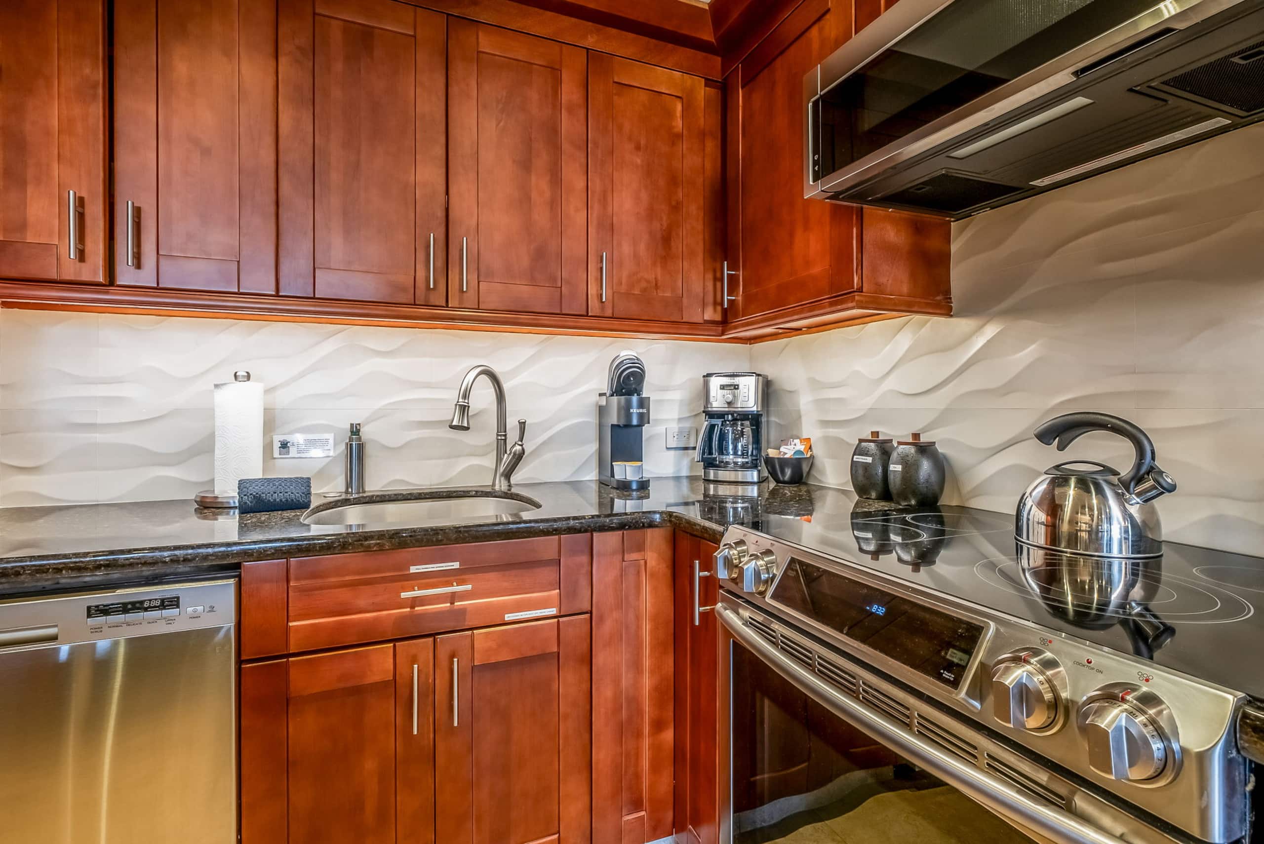 Condo in Kihei · ★4.9 · 2 bedrooms · 4 beds · 2 private baths - Image 15