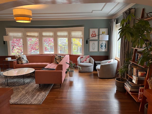 Handsome Home and Gardens near Lake Merritt gallery image 5