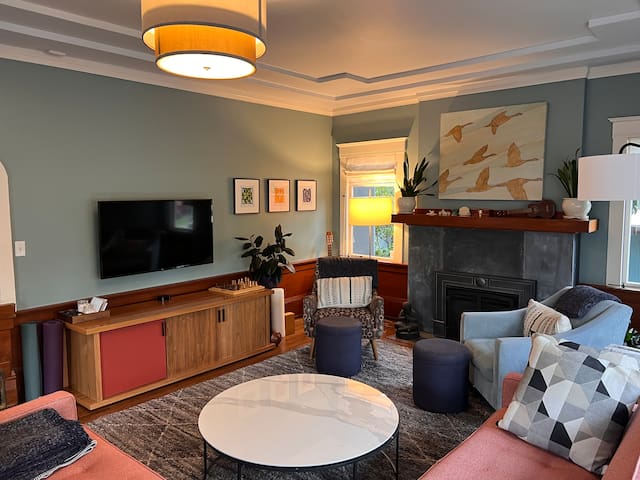 Handsome Home and Gardens near Lake Merritt gallery image 2