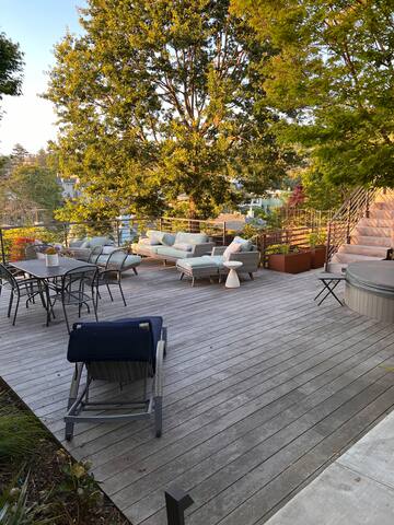 Handsome Home and Gardens near Lake Merritt gallery image 3