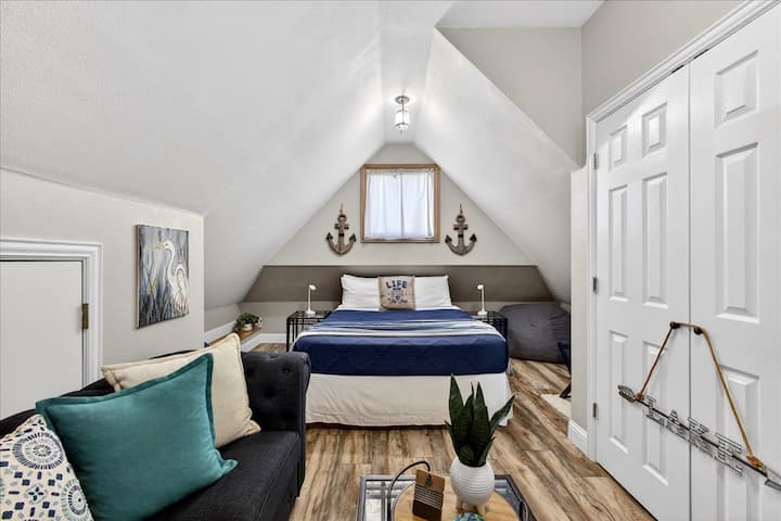 After a full day on the water, retreat to your private queen suite with its own sitting area, sofa, and mini-fridge — perfect for couples or adult guests who appreciate space to unwind, recharge, and enjoy quiet lake evenings.