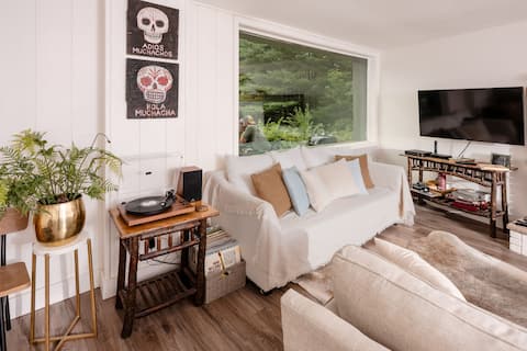 Top performing Airbnb: 5min Walk to Downtown, great for families/groups in Adirondacks