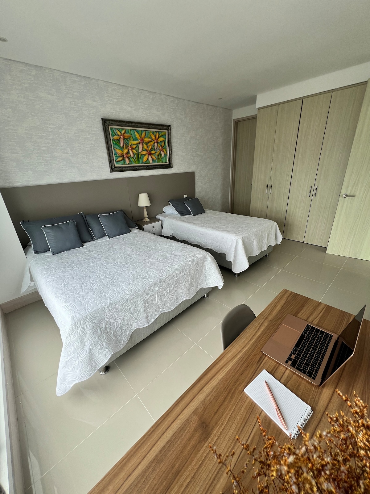 Nakon dana na plaži i sunca, nema ništa bolje od vaše klimatizirane sobe za odmor. 