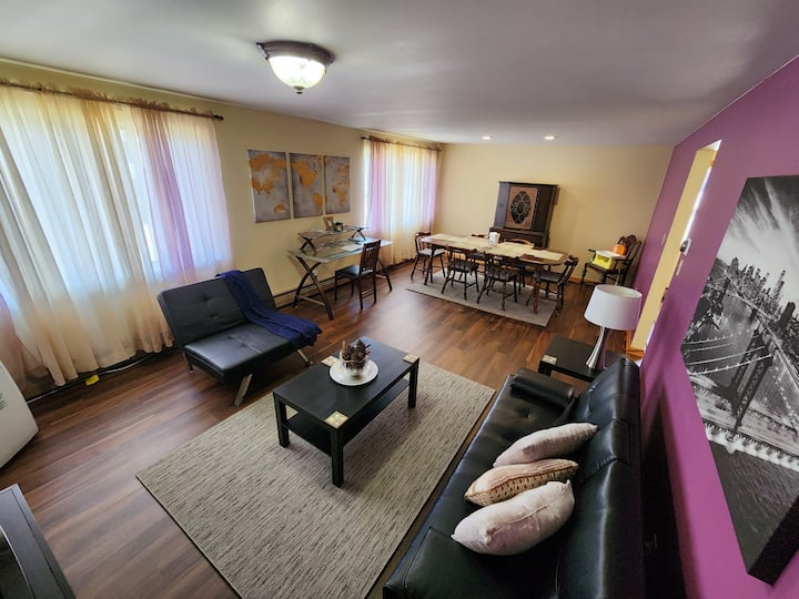 Renew Peaceful, Clean & Comfy Upper 3bed Apt